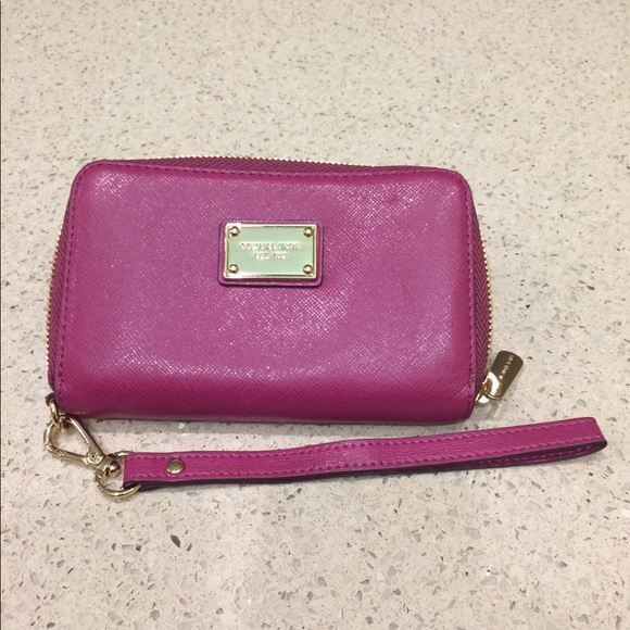 Michael Kors Handbags - MICHAEL KORS wristlet